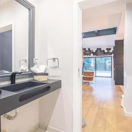 بيت للعطل Luxurious Serene House