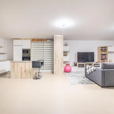 Luxurious Serene House بيت للعطل